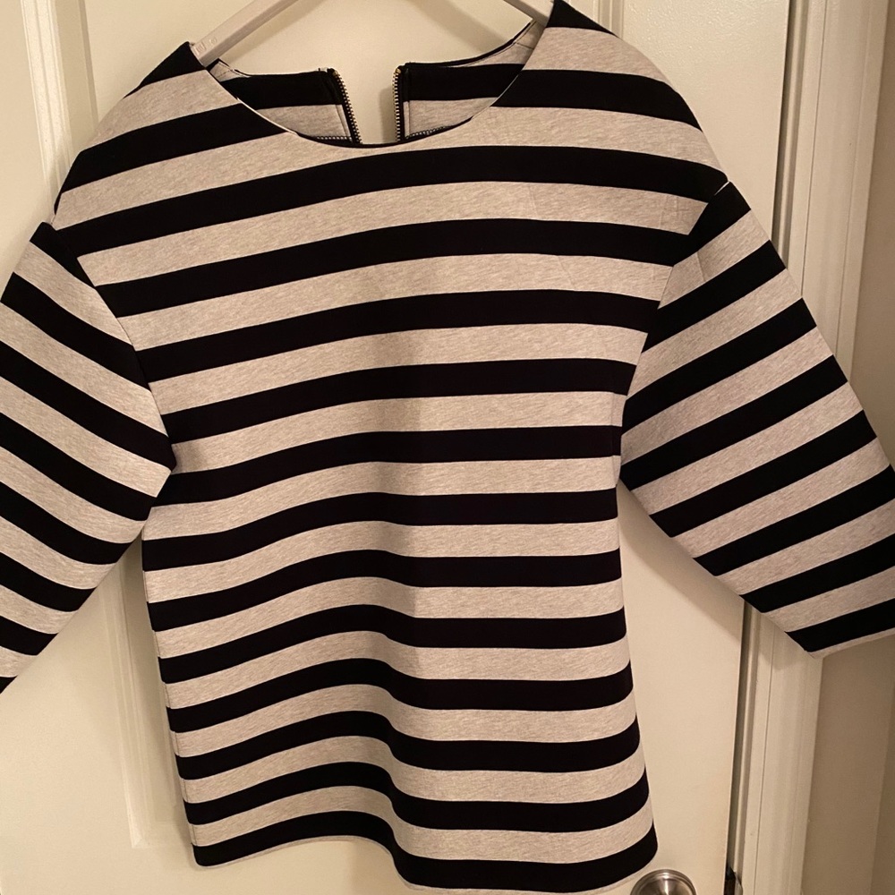 H&M black and gray scuba top.